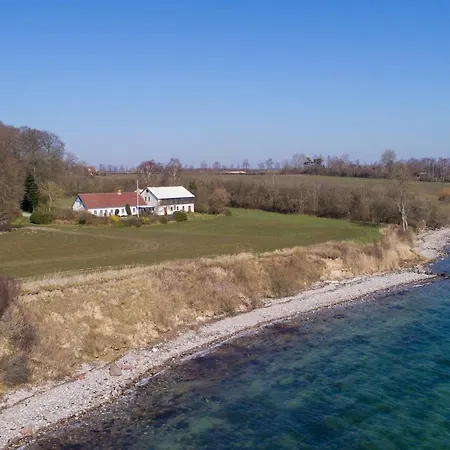 Semesterbostad Strandhuset *