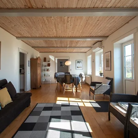 Semesterbostad Strandhuset *