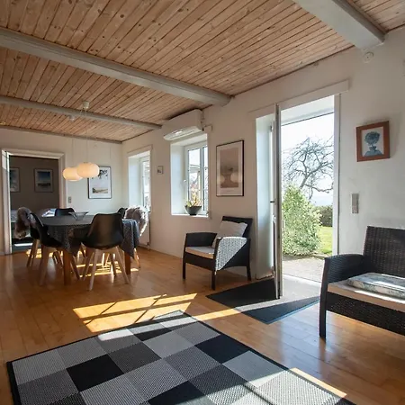 Strandhuset Semesterbostad *
