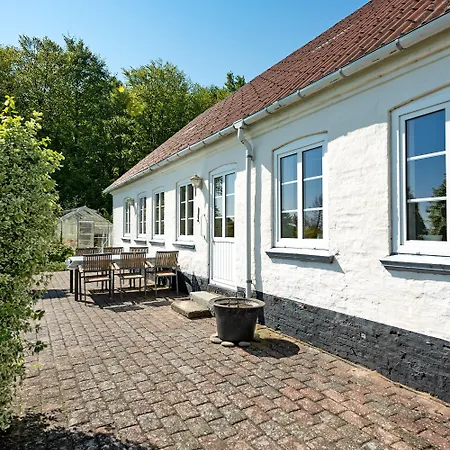 Strandhuset Nyaraló *